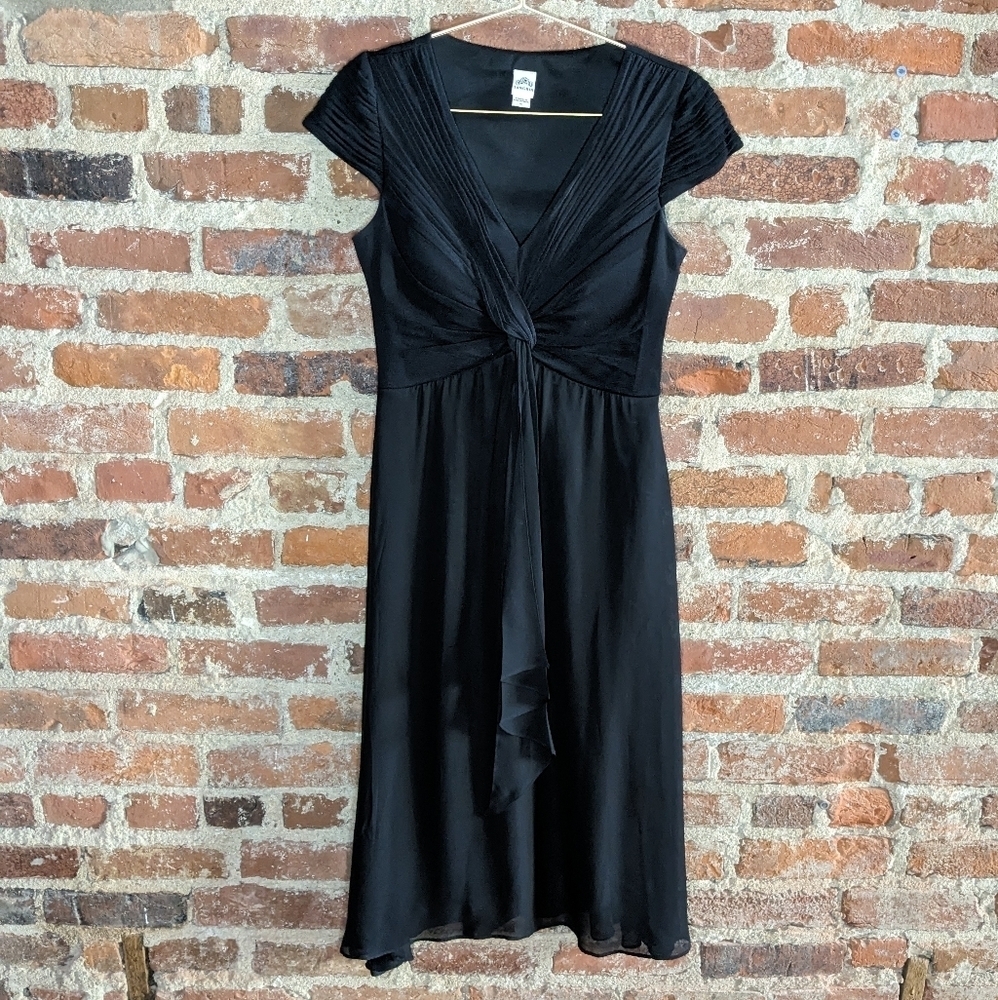 Sangria Size 6 Black V-Neck Fully Lined Flowy A-Line Dress